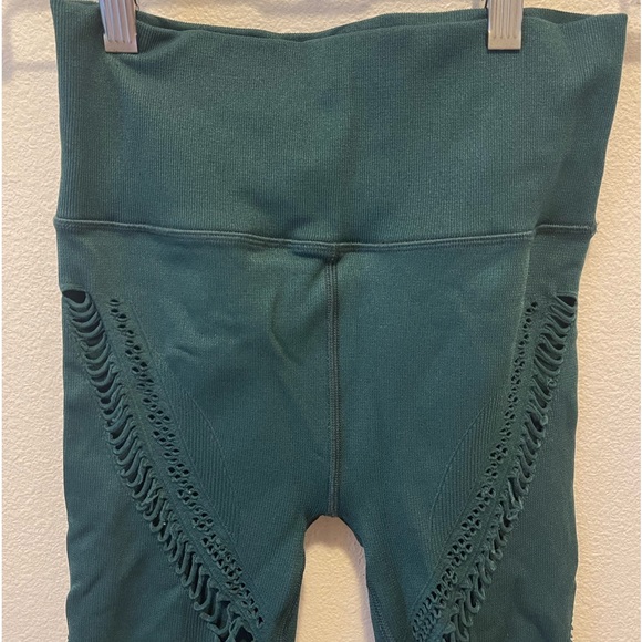 Alo Yoga Seamless Randiance Capri - Picture 8 of 9